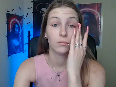 StrangerGi online show from July 22, 2026, 6:16 am