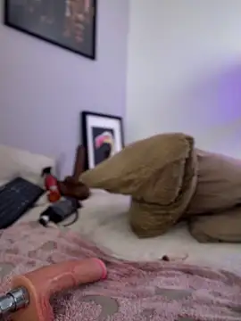 hannaasweet online show from April 21, 2026, 1:42 am