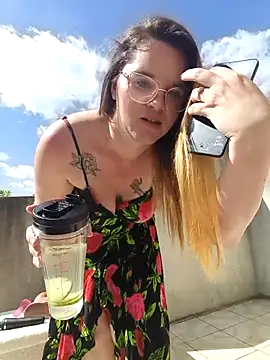 XXJulieXXhot online show from April 16, 2026, 11:11 am