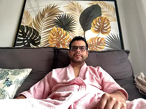 Snapshot of HornyBeachBoyBR chatting on June 1, 2026, 12:40 pm HornyBeachBoyBR online show from June 1, 2026, 12:40 pm