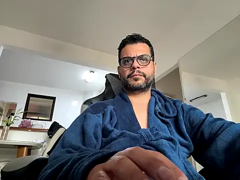 Snapshot of HornyBeachBoyBR chatting on June 20, 2026, 5:05 pm HornyBeachBoyBR online show from June 20, 2026, 5:05 pm