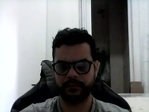 Snapshot of HornyBeachBoyBR chatting on June 27, 2026, 2:44 pm HornyBeachBoyBR online show from June 27, 2026, 2:44 pm
