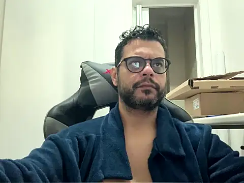 Snapshot of HornyBeachBoyBR chatting on July 9, 2026, 7:51 pm HornyBeachBoyBR online show from July 9, 2026, 7:51 pm