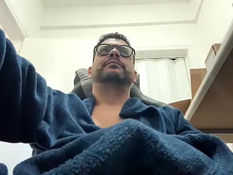 Snapshot of HornyBeachBoyBR chatting on July 17, 2026, 2:34 pm HornyBeachBoyBR online show from July 17, 2026, 2:34 pm