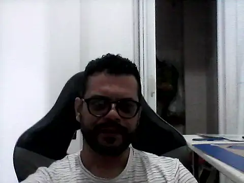 Snapshot of HornyBeachBoyBR chatting on August 6, 2026, 1:46 pm HornyBeachBoyBR online show from August 6, 2026, 1:46 pm