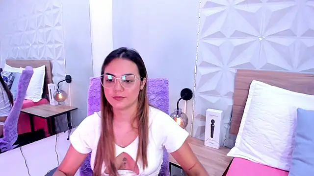 Stacey white  online show from April 7, 2026, 7:58 pm