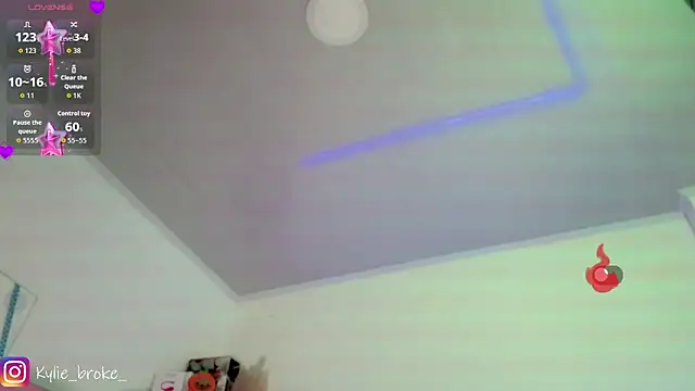 Snapshot of Kylie_brokee chatting on April 28, 2026, 2:27 am Kylie brokee online show from April 28, 2026, 2:27 am