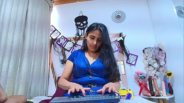  Marcela   online show from November 5, 2025, 12:27 pm