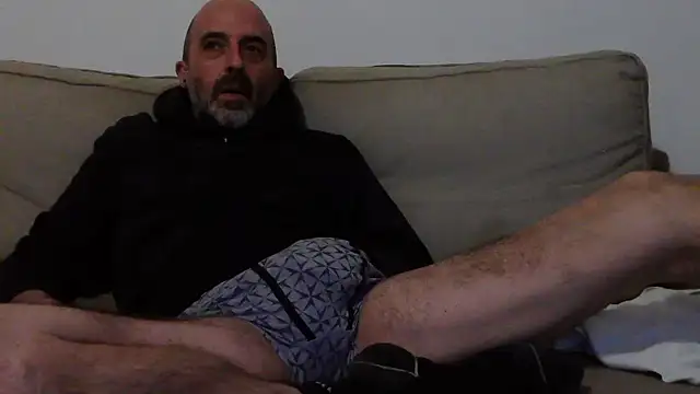 Snapshot of newsimo74 chatting on December 26, 2024, 6:33 pm newsimo74 online show from December 26, 2024, 6:33 pm