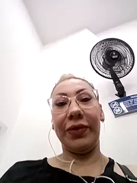 Snapshot of coral_smitth chatting on October 2, 2025, 6:26 pm coral smitth online show from October 2, 2025, 6:26 pm