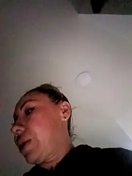 Snapshot of coral_smitth chatting on October 19, 2025, 8:31 pm coral smitth online show from October 19, 2025, 8:31 pm