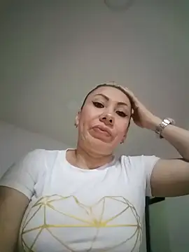 Snapshot of coral_smitth chatting on October 22, 2025, 6:40 pm coral smitth online show from October 22, 2025, 6:40 pm