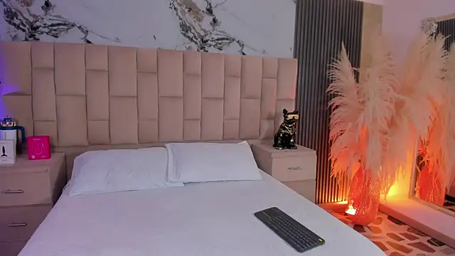 EmmaTorres  online show from March 3, 2026, 11:43 pm