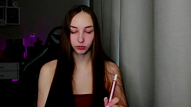 Sm0ly online show from June 4, 2026, 3:45 am