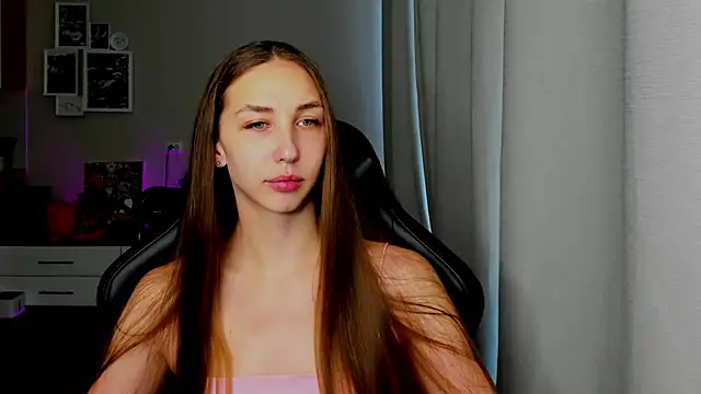 Sm0ly online show from June 29, 2026, 2:29 am