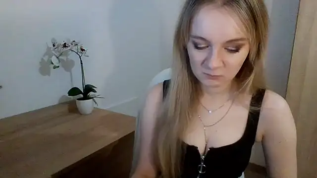 AlmaHoney online show from February 4, 2025, 7:11 pm