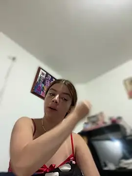 Snapshot of Cloew_Marz chatting on December 8, 2024, 5:33 pm Cloew Marz online show from December 8, 2024, 5:33 pm