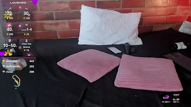 crystalvazquez online show from February 8, 2025, 4:25 pm