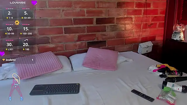 crystalvazquez online show from February 28, 2025, 4:42 pm