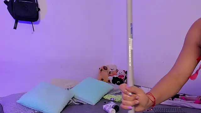 crystalvazquez online show from October 16, 2025, 11:55 am