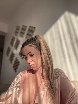 RaquelleDevon online show from March 13, 2026, 6:09 am