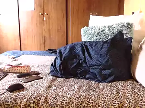 LONGBLKCLIT36 online show from April 11, 2026, 11:03 am