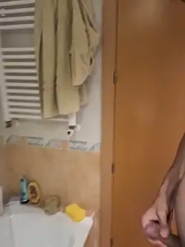 LoanyPau online show from October 9, 2025, 10:41 pm