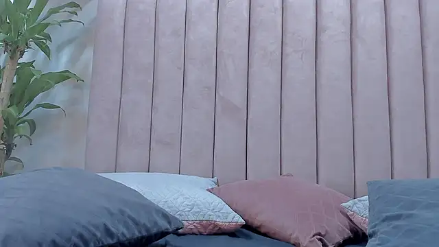 camila  herrera online show from February 7, 2025, 9:16 am