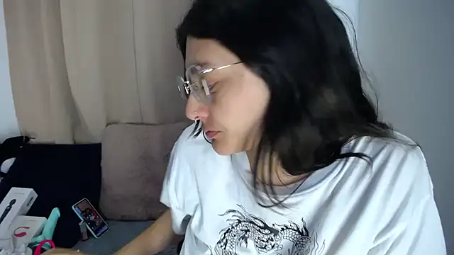 lessliee22  online show from March 27, 2026, 8:26 am