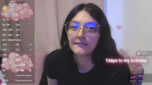 lessliee22  online show from May 12, 2026, 7:05 am
