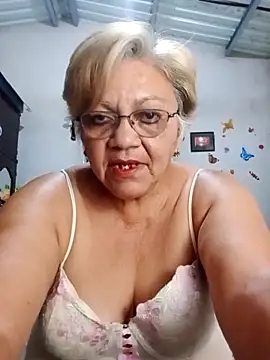 Madrastrahot69 online show from October 9, 2025, 9:35 pm