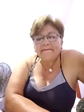 Madrastrahot69 online show from November 17, 2025, 3:56 am