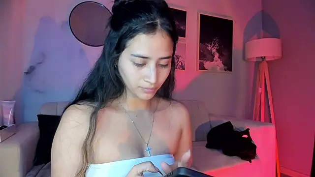 lara madisson online show from February 10, 2026, 5:33 am