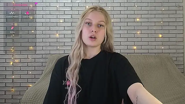 EmiliaDuchess online show from December 10, 2024, 3:12 pm