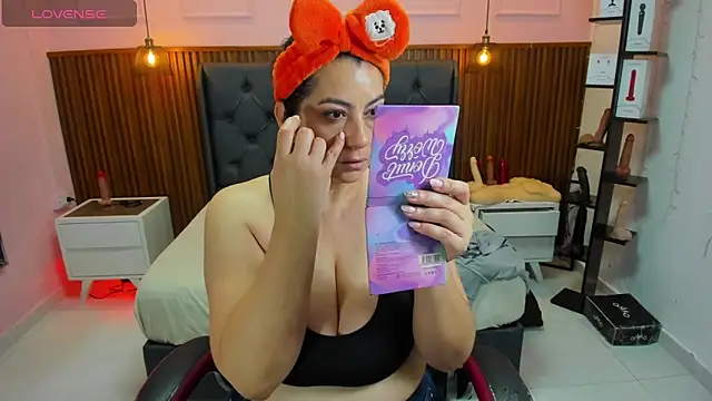 MEYLAGIA online show from November 29, 2025, 2:47 am