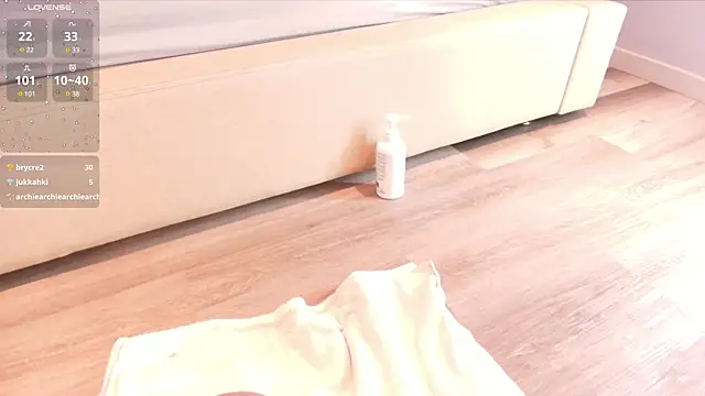 Leamonroe   online show from February 27, 2025, 1:49 pm