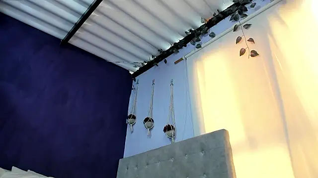 Leamonroe   online show from March 4, 2026, 2:23 pm