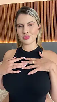 EmiilyAdams  online show from April 16, 2026, 10:23 pm