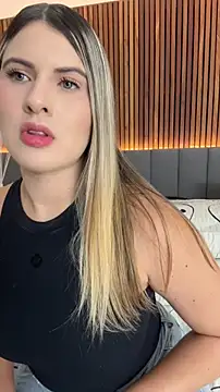 Snapshot of EmiilyAdams_ chatting on May 1, 2026, 9:30 pm EmiilyAdams online show from May 1, 2026, 9:30 pm