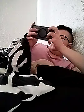 Snapshot of bisexualboy05 chatting on September 20, 2025, 7:42 am bisexualboy05 online show from September 20, 2025, 7:42 am