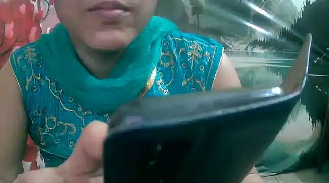 Snapshot of LOVERIAKOL chatting on February 28, 2025, 3:37 am LOVERIAKOL online show from February 28, 2025, 3:37 am