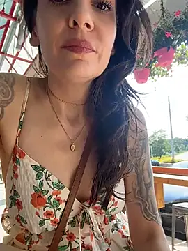 Snapshot of BeautifulMesss chatting on July 19, 2026, 7:39 pm BeautifulMesss online show from July 19, 2026, 7:39 pm