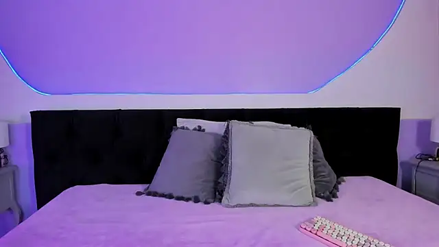 Julieta Cortes   online show from November 14, 2025, 12:26 pm