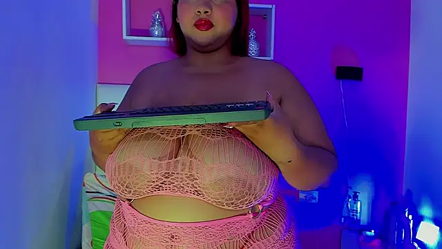 Snapshot of Alanna_hot3 chatting on June 18, 2026, 8:02 pm Alanna hot3 online show from June 18, 2026, 8:02 pm
