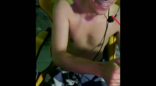 cloudyth1994 online show from December 12, 2024, 9:26 pm