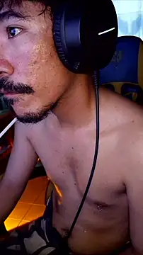 cloudyth1994 online show from June 15, 2026, 5:53 am