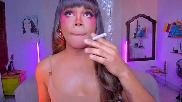 CuteRomi online show from November 21, 2025, 4:55 am