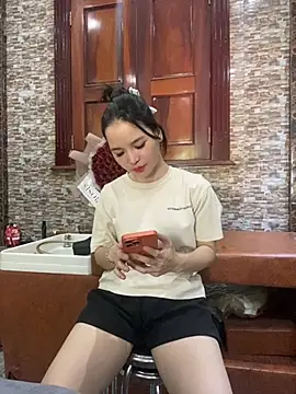Snapshot of LiLi-Kirix99 chatting on May 27, 2026, 2:08 am LiLi-Kirix99 online show from May 27, 2026, 2:08 am