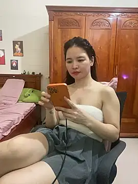 Snapshot of LiLi-Kirix99 chatting on July 15, 2026, 3:06 pm LiLi-Kirix99 online show from July 15, 2026, 3:06 pm