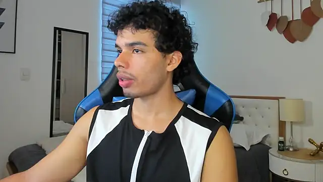 mateoleonee online show from February 5, 2025, 6:26 pm